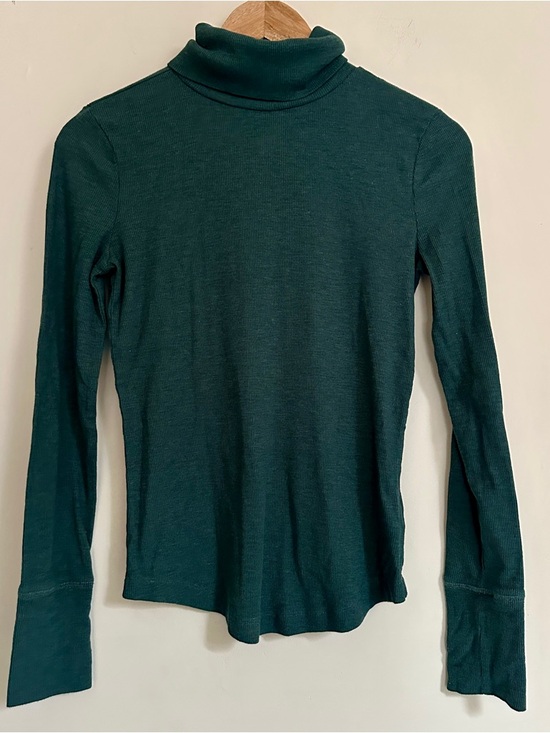 GAP Tops - Ribbed Turtleneck Long Sleeve Top
